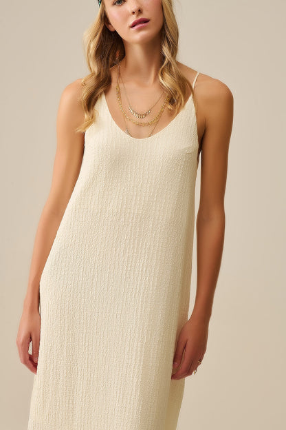 Vestido maxi com alças e costas em creme