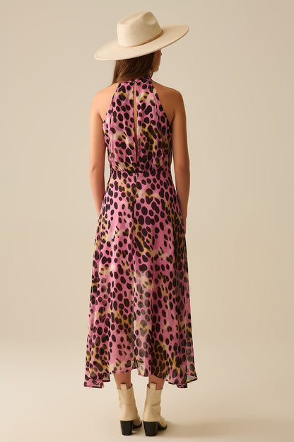 Vestido midi com decote haltere cruzado em rosa e preto com estampado animal