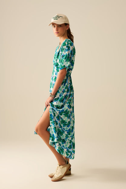Vestido maxi com estampa floral em tecido de cetim com mangas caídas
