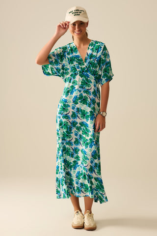 Vestido maxi com estampa floral em tecido de cetim com mangas caídas