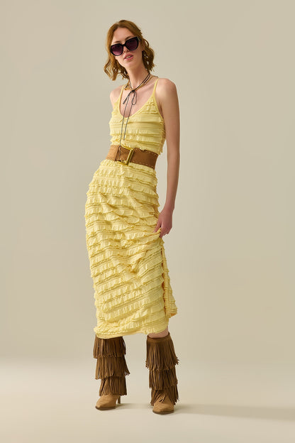 Vestido maxi com folhos em amarelo com alças