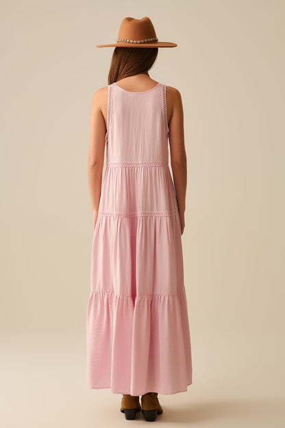 Vestido maxi cor-de-rosa com detalhes em renda e estilo boho