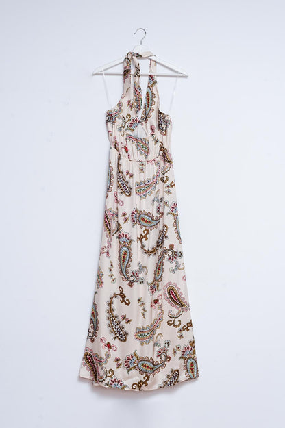Vestido maxi decote halter em estampa paisley