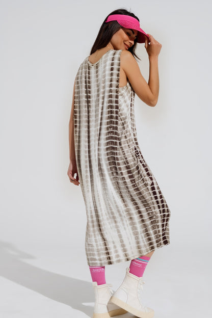 Vestido maxi descontraído tie dye em tons de khaki