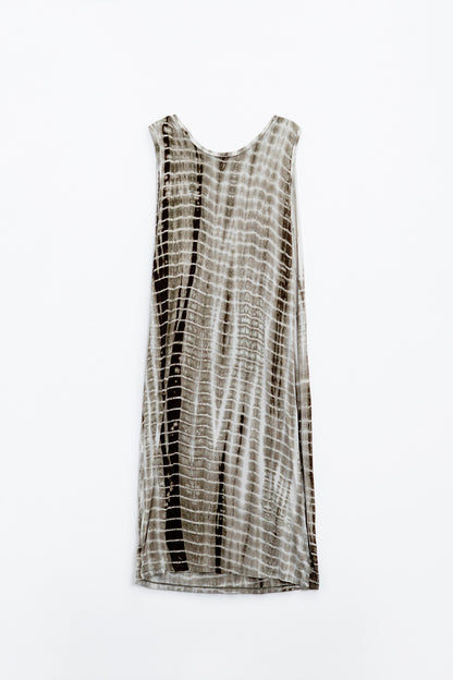 Vestido maxi descontraído tie dye em tons de khaki