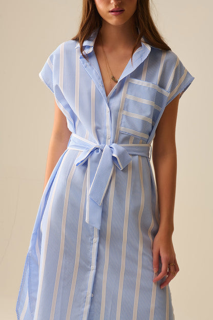 Vestido maxi sem mangas às riscas azuis e brancas