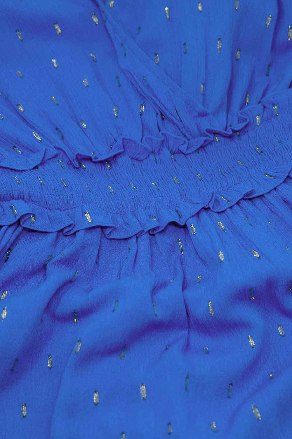 Vestido midi azul com cintura marcada e bolinhas douradas
