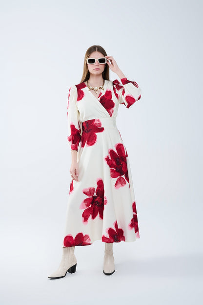 Vestido midi bege transpassado com estampa floral tropical vermelha e mangas compridas