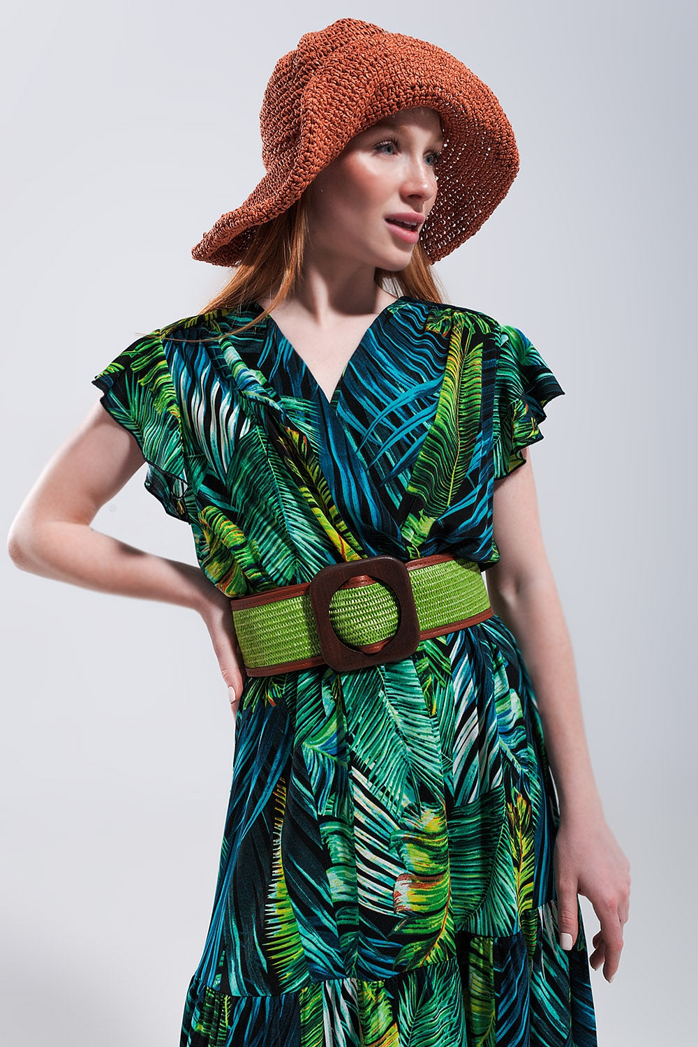 Vestido Midi com mangas curtas e saia em níveis com estampado tropical