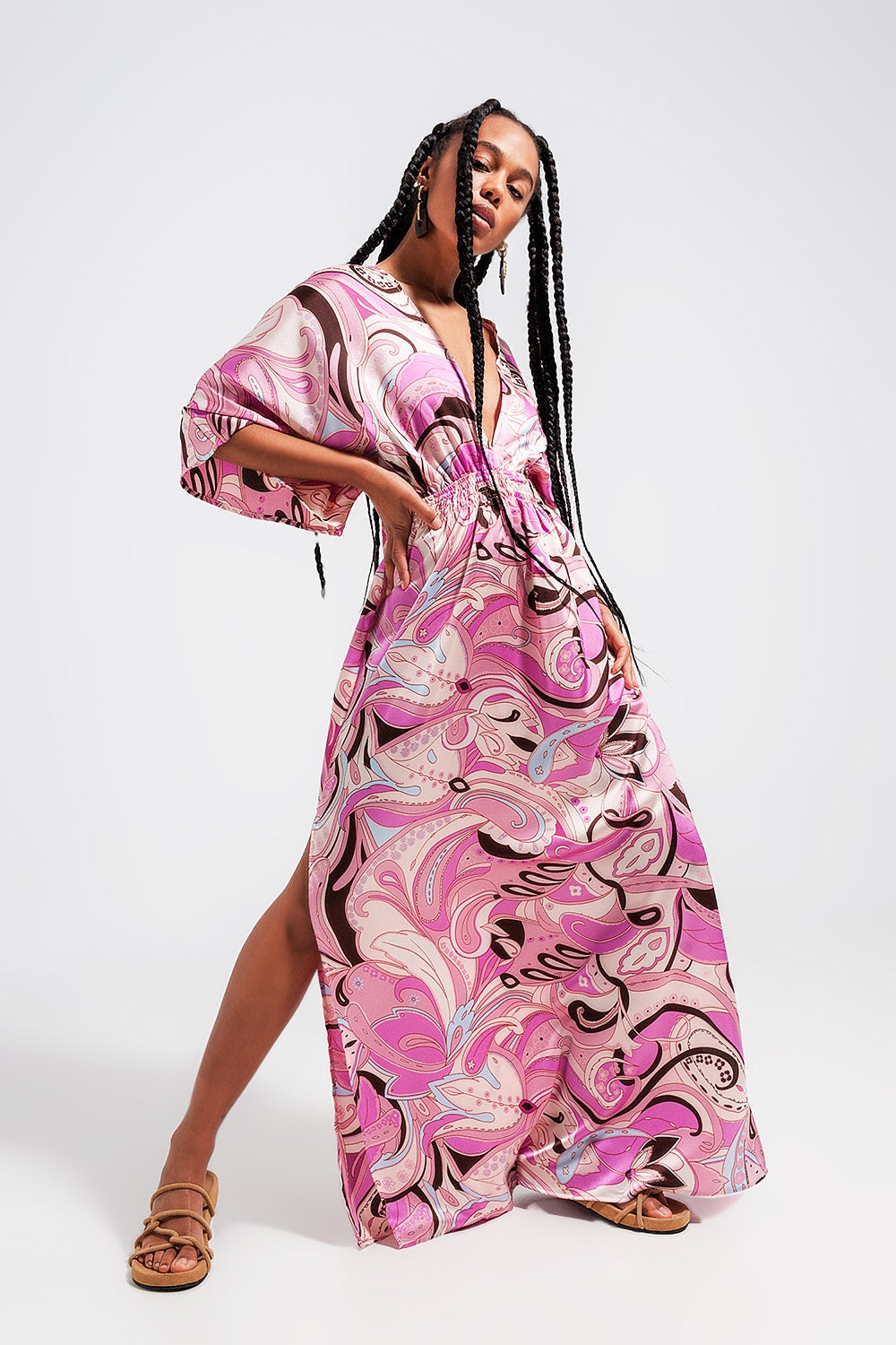 Vestido midi cor de rosa com detalhes de alisamento na cintura e lacagem nas costas