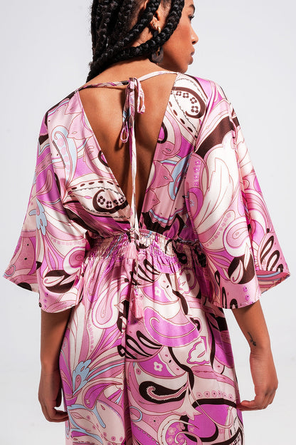 Vestido midi cor de rosa com detalhes de alisamento na cintura e lacagem nas costas