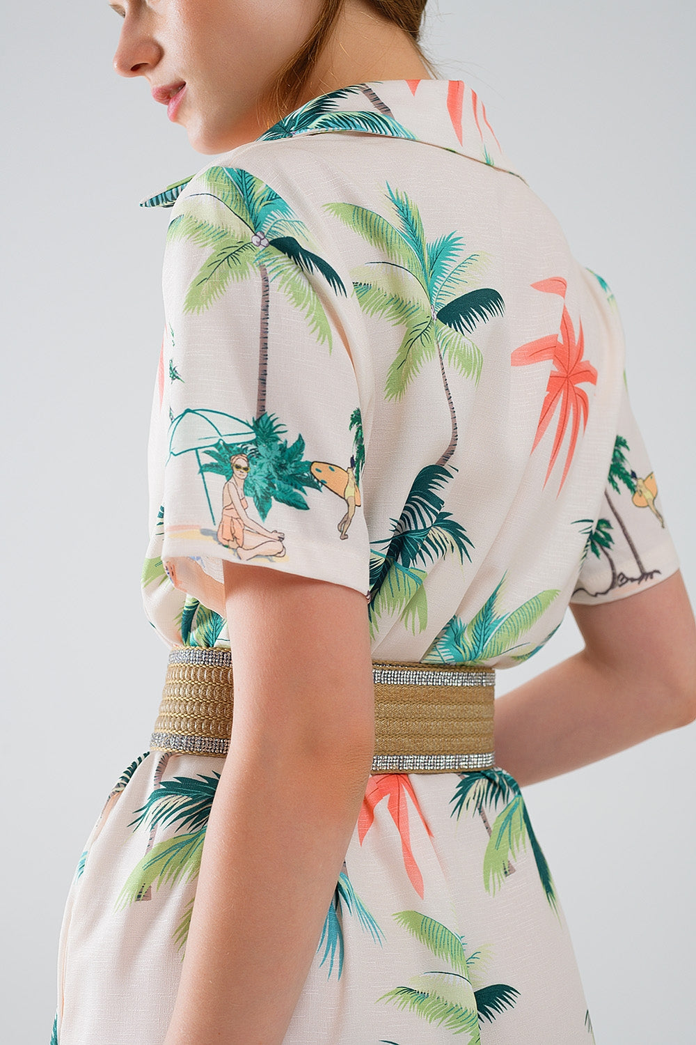Vestido midi creme com estampado de praia e gola polo
