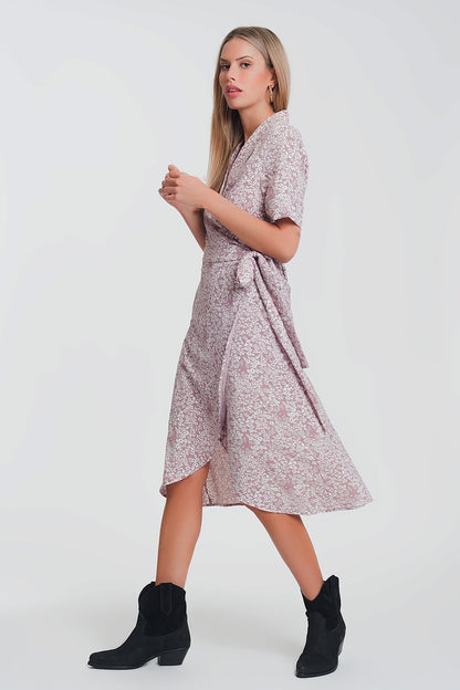 vestido midi cruzado com estampa floral rosa