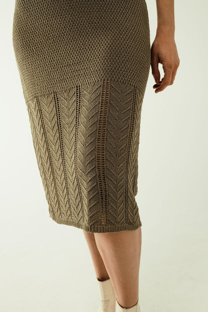 Vestido midi de malha caqui sem mangas com gola redonda