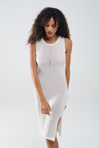Vestido midi de malha com pormenor entrançado em creme