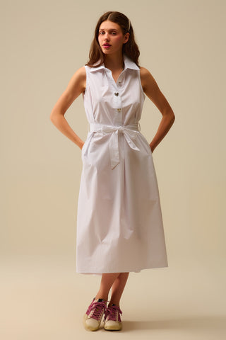 Vestido midi de popelina branco com botões prateados em forma de coração