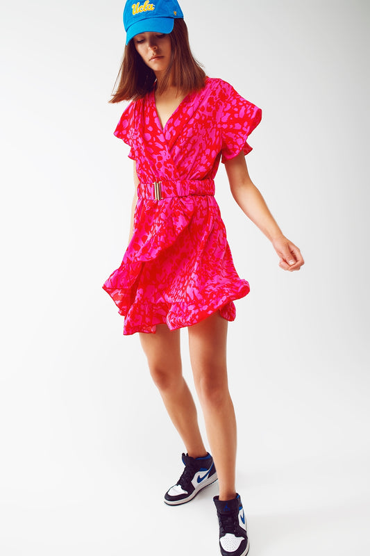 Q2 Vestido mini com estampado animal cinto e modelo cruzado em fúcsia