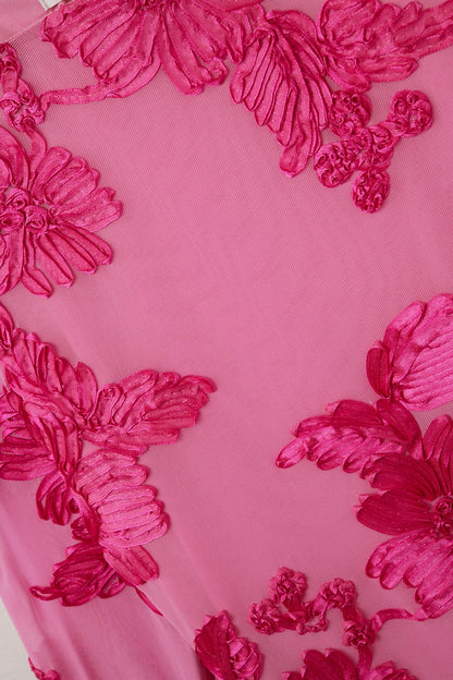 vestido mini de chiffon fúcsia com brocado floral