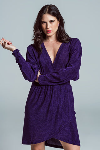 Vestido mini longo com brilhantes e decote em V profundo em roxo