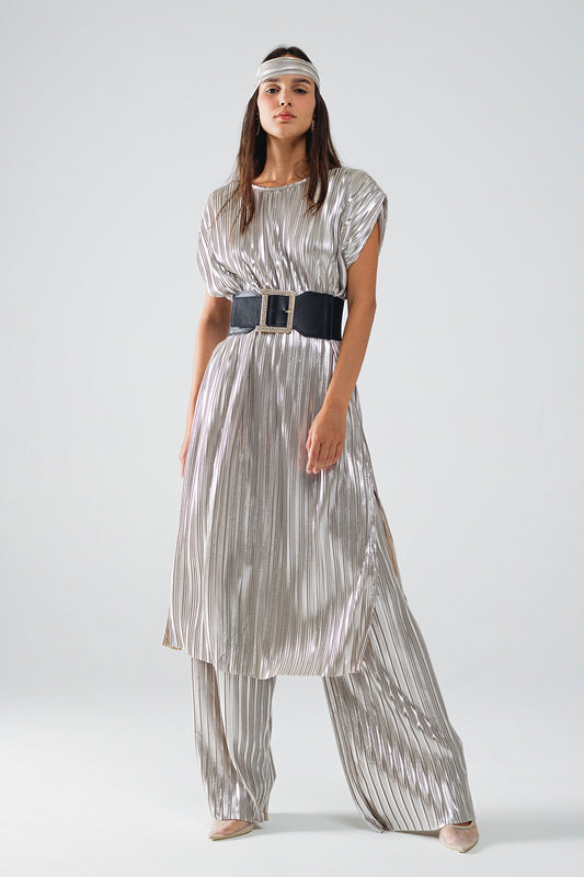 Q2 Vestido plissado prateado com cinto e mangas curtas