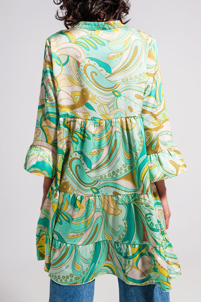 Vestido verde com corte largo e mangas de três quartos de comprimento