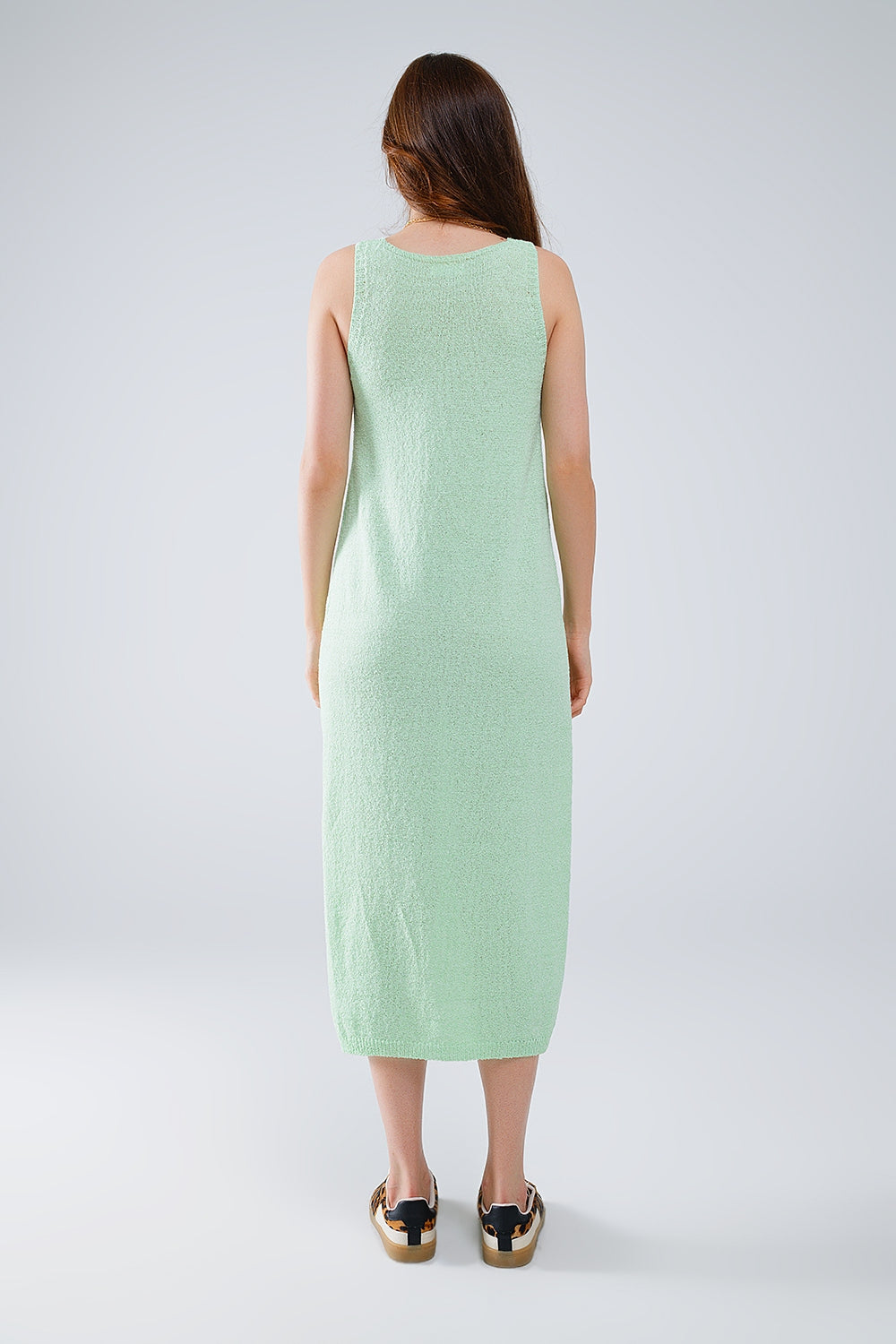 Vestido verde maxi sem mangas com fenda lateral