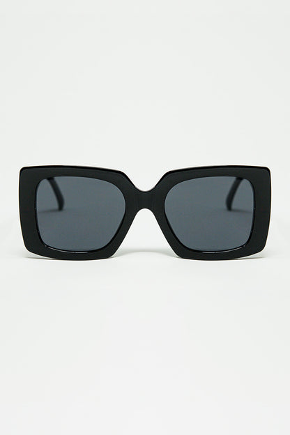 Q2 vintage silhouette sunglasses with a subtle angled cat-eye in black