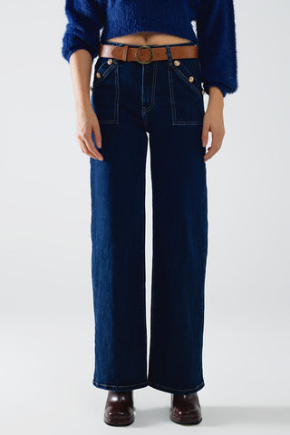 Jeans perna larga com detalhe de 3 botões